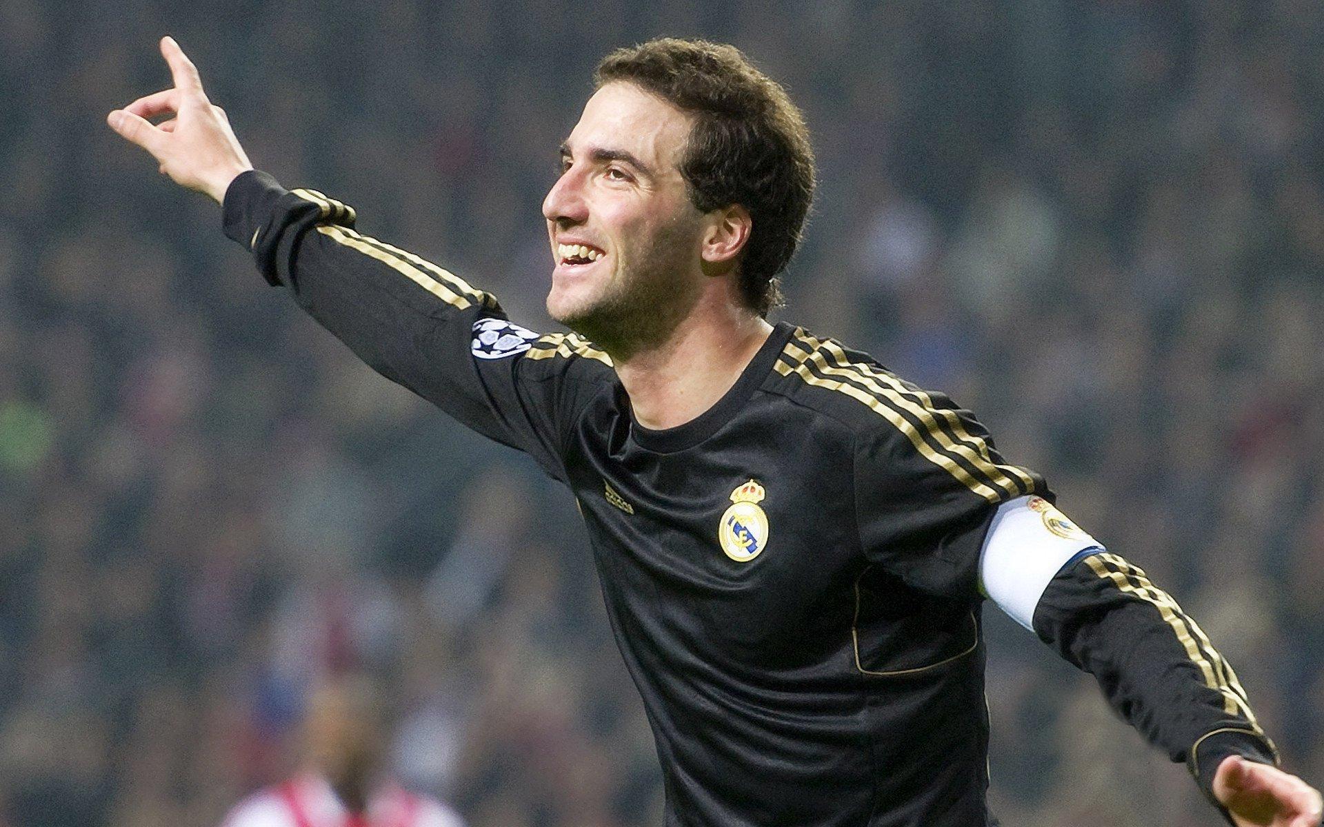 马奎尔未来悬而未决，曼联开启降薪续约谈判，英超保级队与意甲劲旅那不勒斯加入争夺战